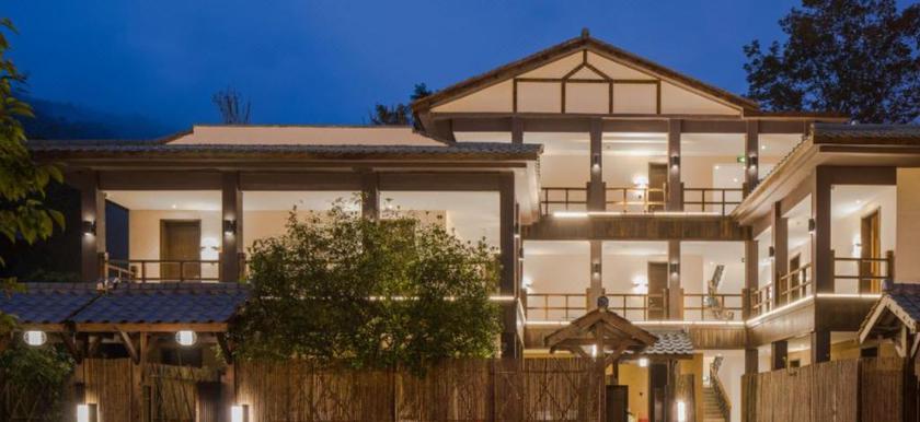 Imagen general del Hotel Howard Johnson Huashuiwan Hot Springs Resort Chengdu. Foto 3