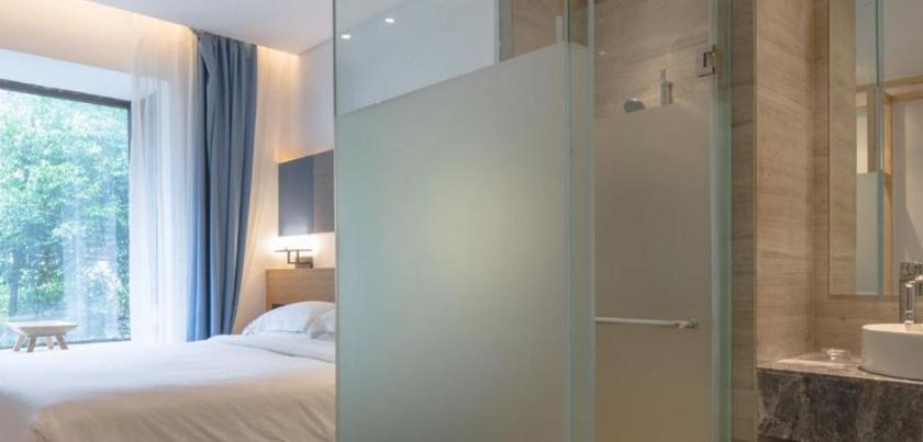 Imagen de la habitación del Hotel Howard Johnson Huashuiwan Hot Springs Resort Chengdu. Foto 4