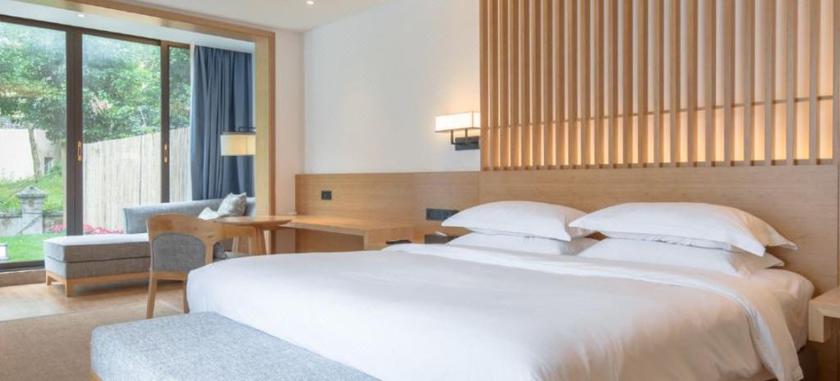 Imagen de la habitación del Hotel Howard Johnson Huashuiwan Hot Springs Resort Chengdu. Foto 6