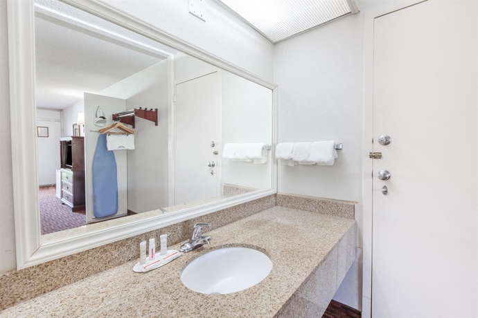 Imagen de la habitación del Hotel Howard Johnson Inn - Albany. Foto 6