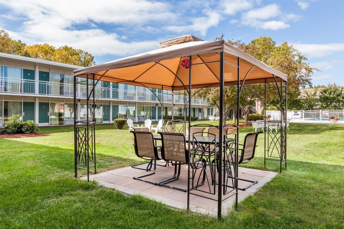 Imagen de los exteriores del Hotel Howard Johnson Inn - Albany. Foto 12