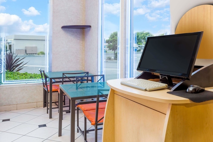 Imagen de los interiores del Hotel Howard Johnson Inn And Suite. Foto 17