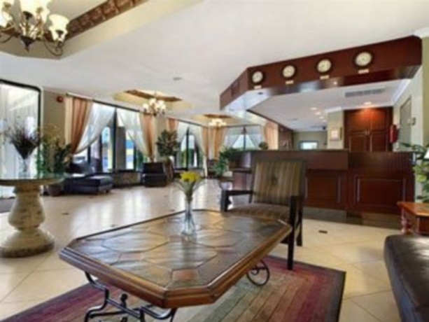 Imagen general del Hotel Howard Johnson Inn And Suites Toronto East. Foto 3