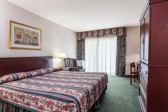 Imagen de la habitación del Hotel Howard Johnson Inn And Suites Toronto East. Foto 6