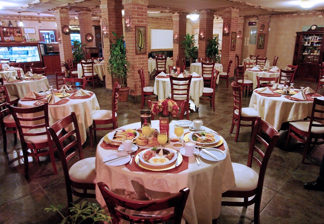 Imagen del bar/restaurante del Hotel Howard Johnson Inn Guatemala City. Foto 2