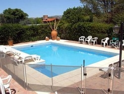 Imagen de la piscina del Hotel Howard Johnson Inn Mina Clavero. Foto 5