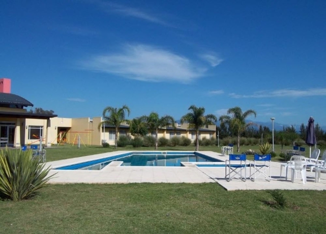 Imagen de la piscina del Hotel Howard Johnson Inn Rosario De La Frontera. Foto 18