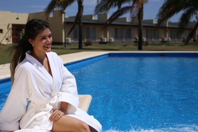 Imagen de la piscina del Hotel Howard Johnson Inn Rosario De La Frontera. Foto 19