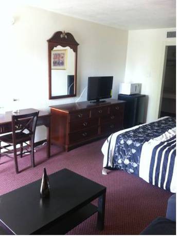 Imagen de la habitación del Hotel Howard Johnson Inn Stockton. Foto 2