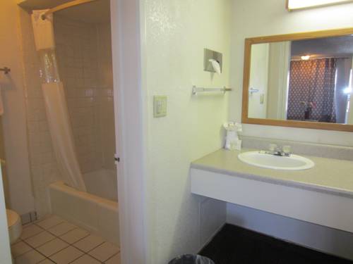 Imagen de la habitación del Hotel Howard Johnson Inn Stockton. Foto 10