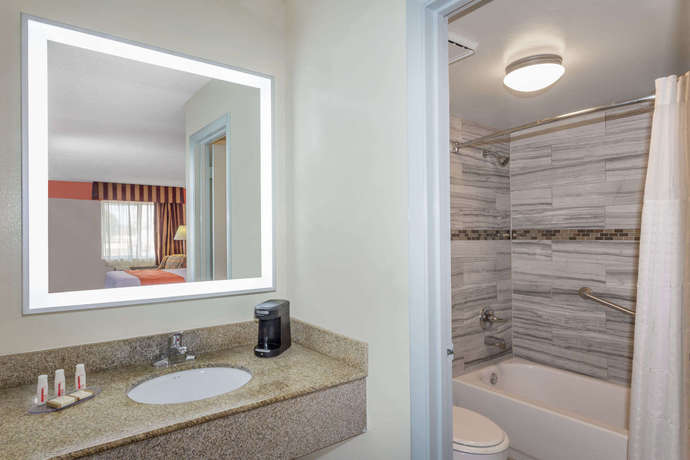 Imagen de la habitación del Hotel Howard Johnson Inn Vero Beach/I-95. Foto 3