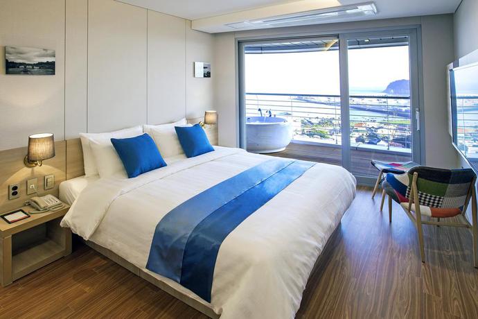 Imagen de la habitación del Hotel Howard Johnson Jeju Seogwipo Harbor. Foto 9