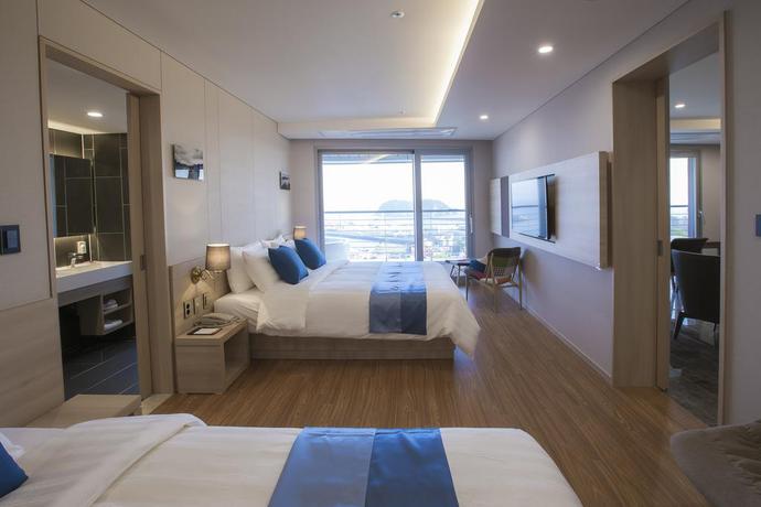 Imagen de la habitación del Hotel Howard Johnson Jeju Seogwipo Harbor. Foto 10