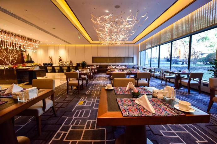 Imagen del bar/restaurante del Hotel Howard Johnson Neodalle Resort Zhangjiajie. Foto 3