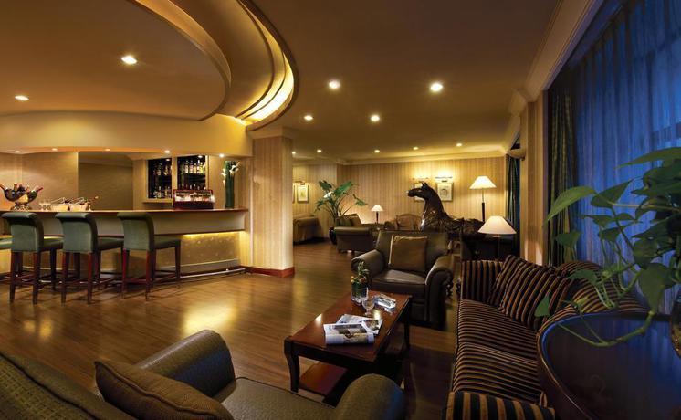 Imagen del bar/restaurante del Hotel Howard Johnson Plaza By Wyndham Guiyang. Foto 3