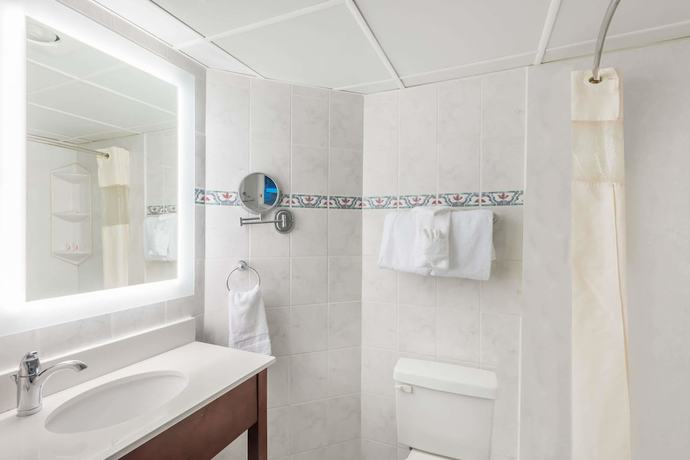 Imagen de la habitación del Hotel Howard Johnson Plaza By Wyndham Ocean City Oceanfront. Foto 9