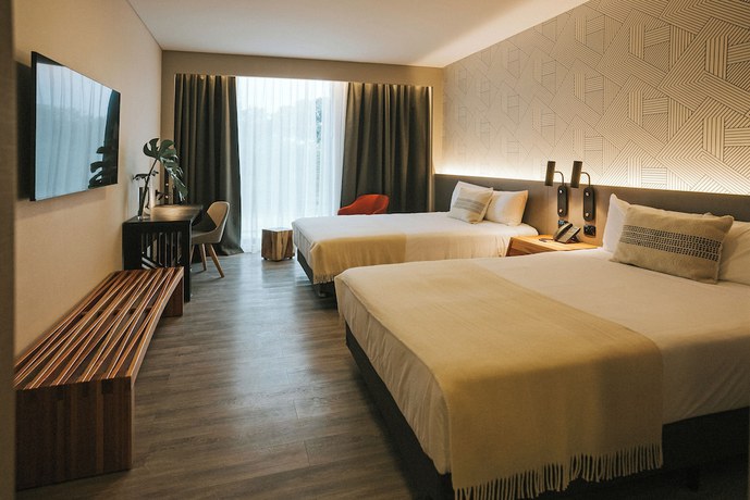 Imagen de la habitación del Hotel Howard Johnson Plaza La Ribera. Foto 7