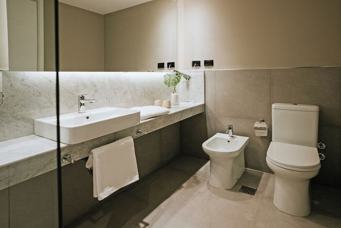 Imagen de la habitación del Hotel Howard Johnson Plaza La Ribera. Foto 11