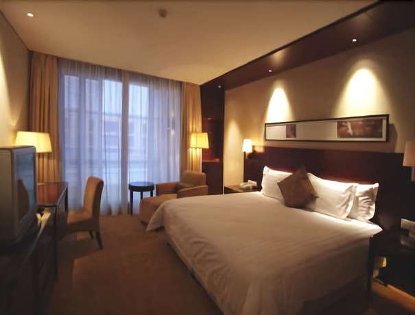 Imagen de la habitación del Hotel Howard Johnson Plaza Lingang Shanghai. Foto 8