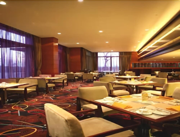 Imagen del bar/restaurante del Hotel Howard Johnson Plaza Lingang Shanghai. Foto 4