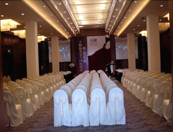 Imagen de los interiores del Hotel Howard Johnson Plaza Lingang Shanghai. Foto 17