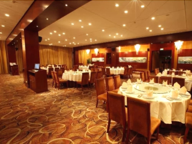 Imagen de los interiores del Hotel Howard Johnson Plaza Lingang Shanghai. Foto 18