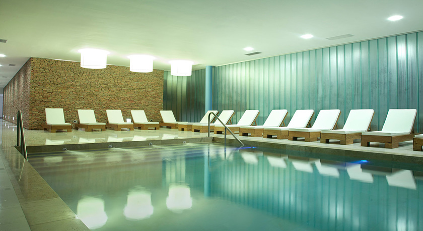 Imagen de los exteriores del Hotel Howard Johnson Resort Spa Y Convention Center Luja. Foto 10