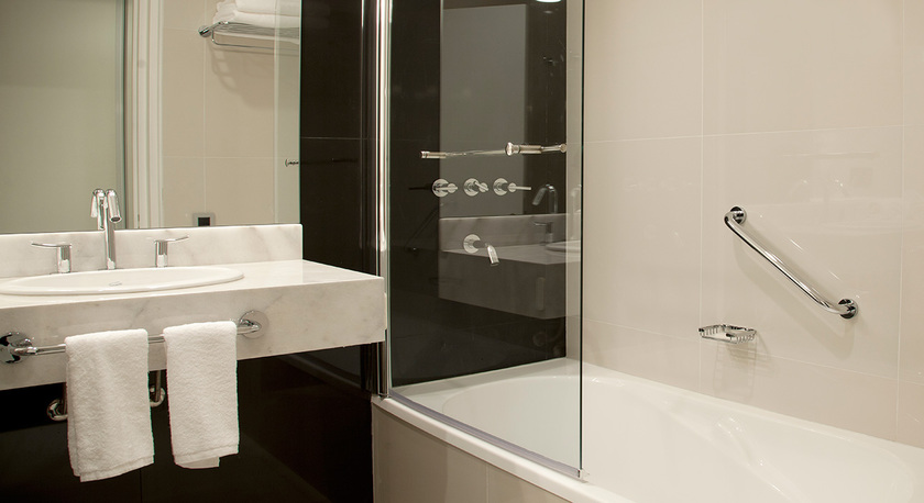 Imagen de la habitación del Hotel Howard Johnson Resort Spa Y Convention Center Luja. Foto 5