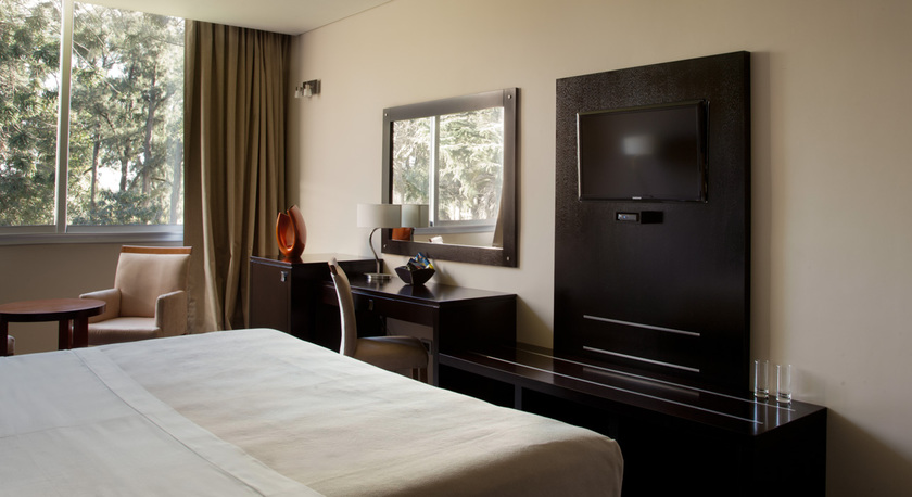 Imagen de la habitación del Hotel Howard Johnson Resort Spa Y Convention Center Luja. Foto 6