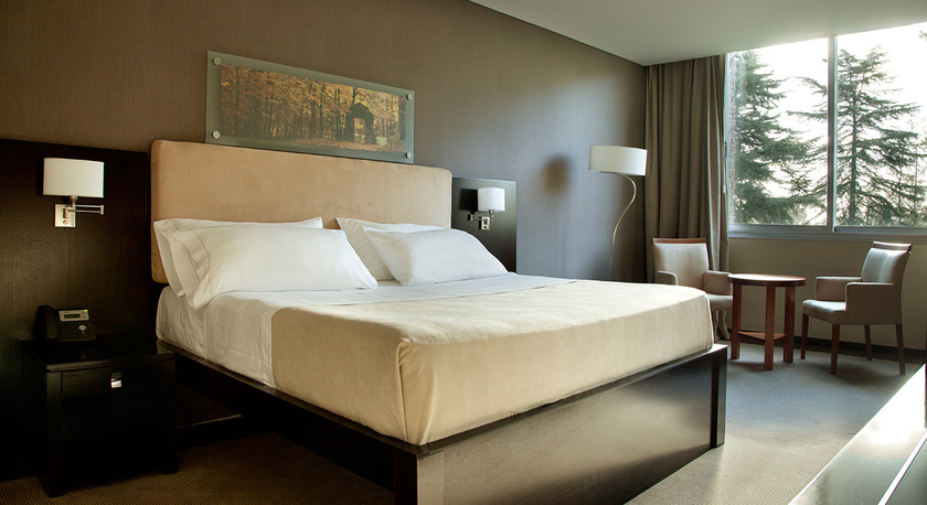 Imagen de la habitación del Hotel Howard Johnson Resort Spa Y Convention Center Luja. Foto 7