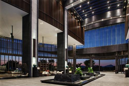 Imagen general del Hotel Howard Johnson Sandalwoods Hot Spring Resort Huizhou. Foto 2