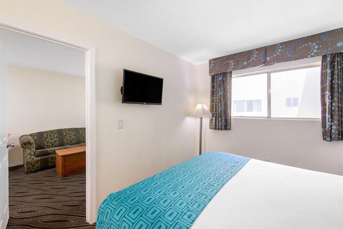 Imagen de la habitación del Hotel Howard Johnson Suites by Wyndham San Diego Chula Vista/BayFt. Foto 5