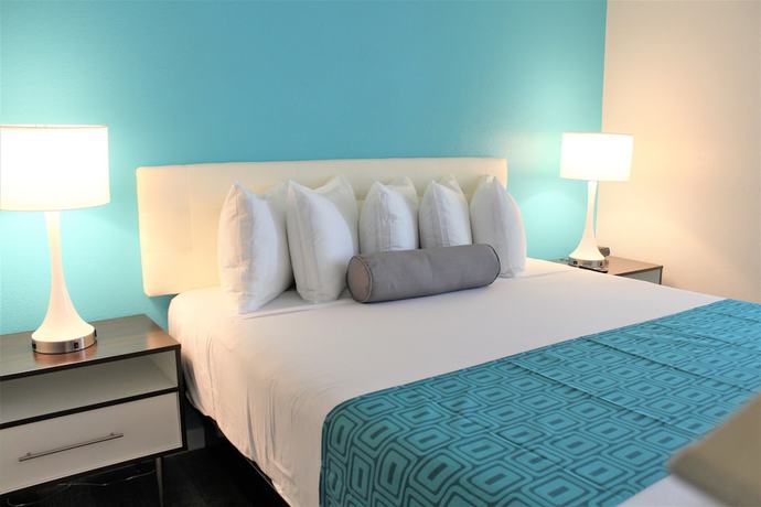 Imagen de la habitación del Hotel Howard Johnson Suites by Wyndham San Diego Chula Vista/BayFt. Foto 13