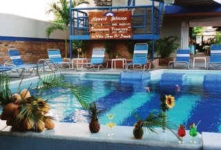 Imagen de la piscina del Hotel Howard Johnson Tinajeros. Foto 7