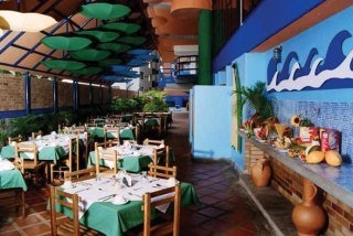 Imagen del bar/restaurante del Hotel Howard Johnson Tinajeros. Foto 4