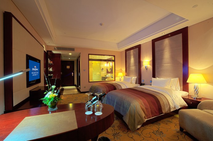 Imagen de la habitación del Hotel Howard Johnson Tropical Garden Plaza Kunming. Foto 9