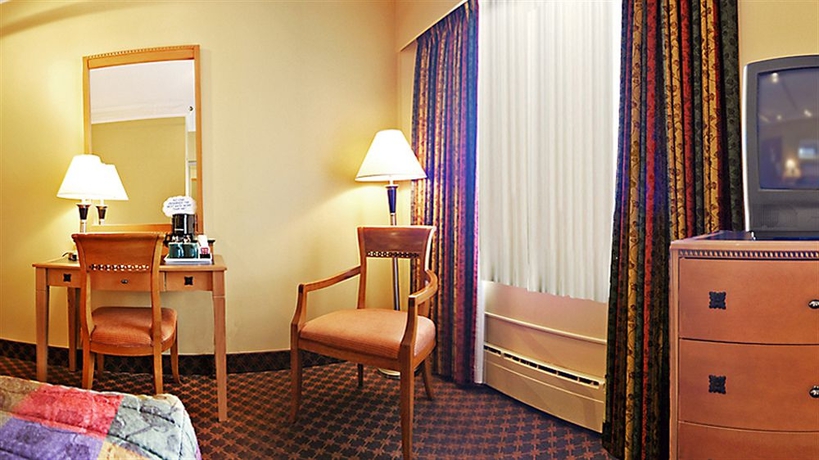 Imagen de la habitación del Hotel Howard Johnson Vancouver. Foto 2