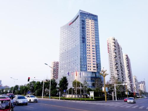 Imagen de la habitación del Hotel Howard Johnson Xiangyu Plaza Linyi. Foto 7