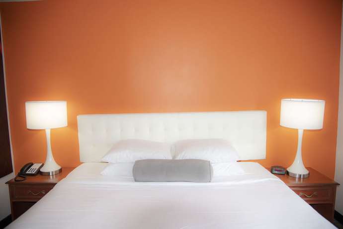 Imagen de la habitación del Hotel Howard Johnson and Suites by Wyndham Allentown/Dorney. Foto 11