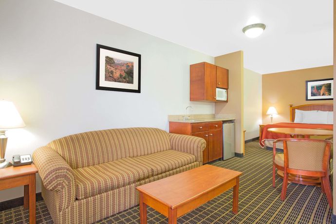Imagen de la habitación del Hotel Howard Johnson and Suites by Wyndham St. George. Foto 8