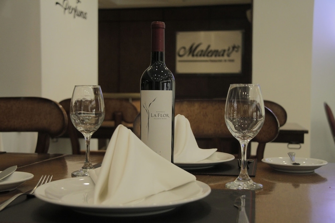 Imagen del bar/restaurante del Hotel Howard Johnson by Wyndham 9 De Julio Avenue. Foto 3