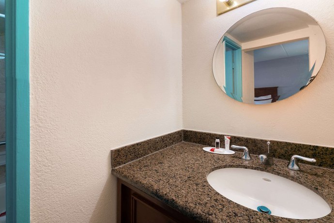 Imagen de la habitación del Hotel Howard Johnson by Wyndham Atlanta College Park. Foto 3