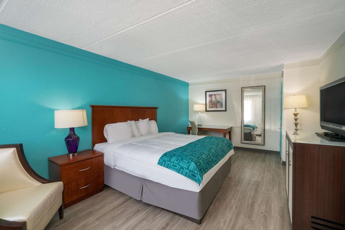 Imagen de la habitación del Hotel Howard Johnson by Wyndham Atlanta College Park. Foto 7