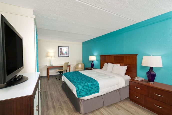 Imagen de la habitación del Hotel Howard Johnson by Wyndham Atlanta College Park. Foto 10