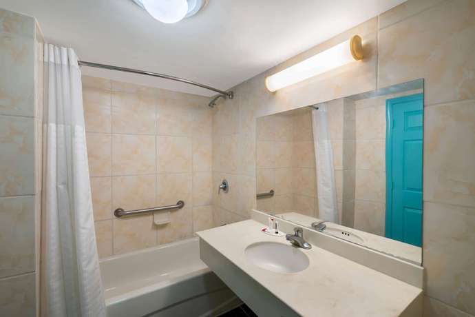 Imagen de la habitación del Hotel Howard Johnson by Wyndham Atlanta College Park. Foto 11