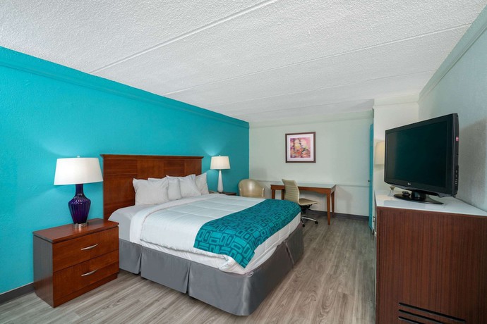 Imagen de la habitación del Hotel Howard Johnson by Wyndham Atlanta College Park. Foto 13