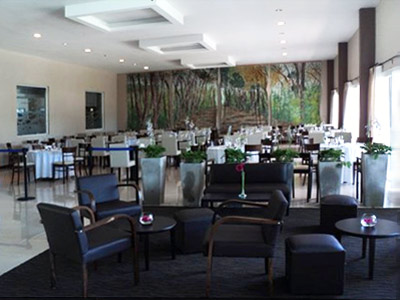 Imagen del bar/restaurante del Hotel Howard Johnson by Wyndham Carilo Convention Center. Foto 11