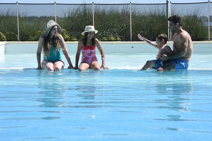 Imagen de la piscina del Hotel Howard Johnson by Wyndham Chascomus. Foto 19