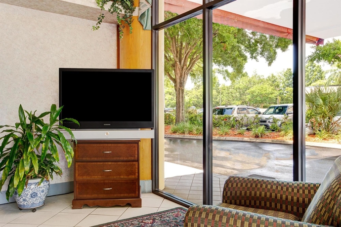 Imagen de los interiores del Hotel Howard Johnson by Wyndham Clearwater/Dunedin. Foto 12