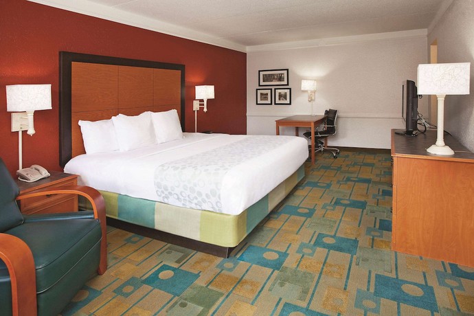 Imagen de la habitación del Hotel Howard Johnson by Wyndham Columbus Fort Moore. Foto 6